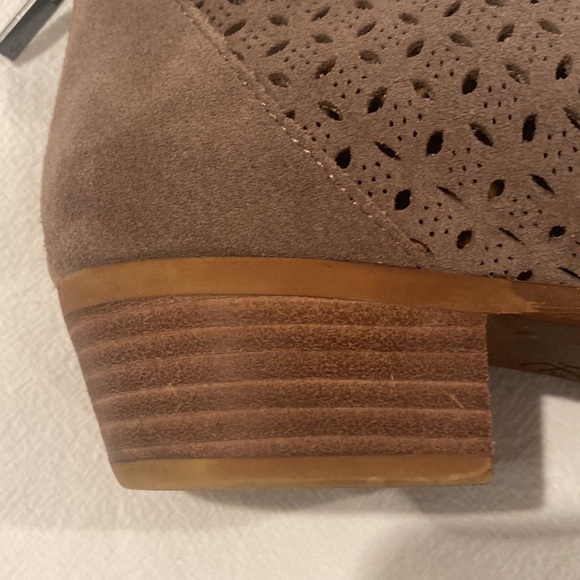 Like New~ Lucky Brand “Bergyn” perforated bootie - Picture 8 of 10